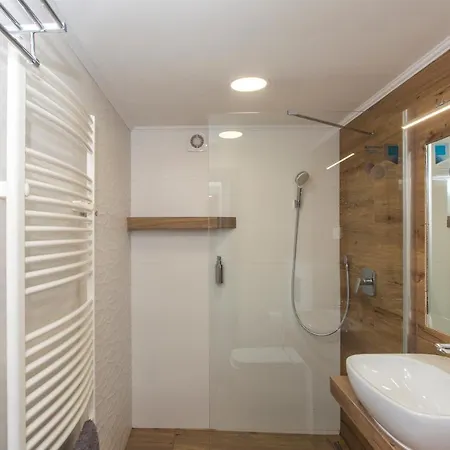 Yes In Gasthof Bodice